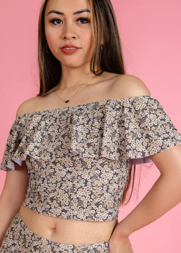 Antique Daisy | Ruffled Around Top