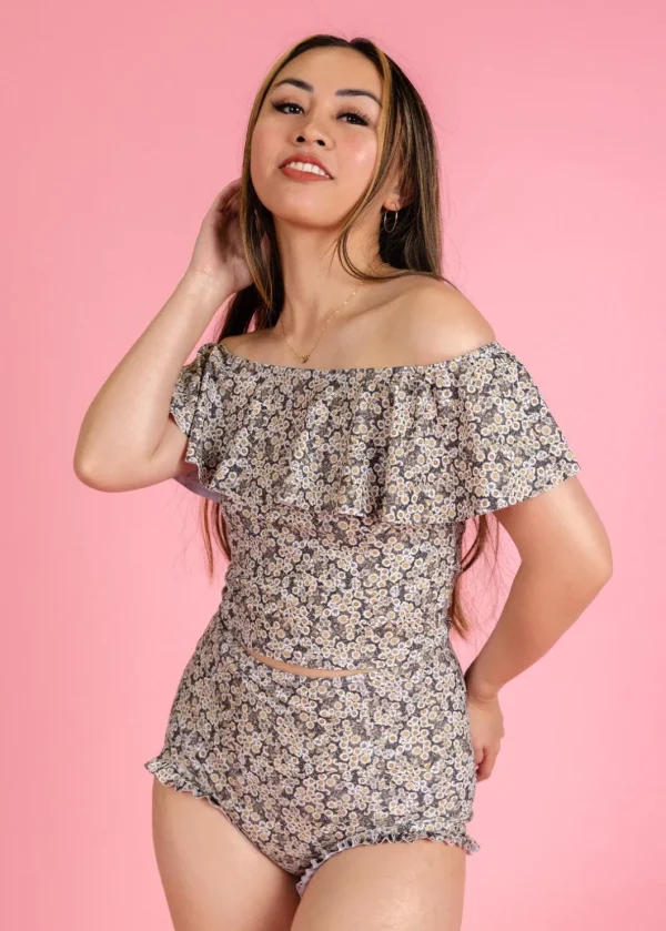 Antique Daisy | Ruffled Around Top