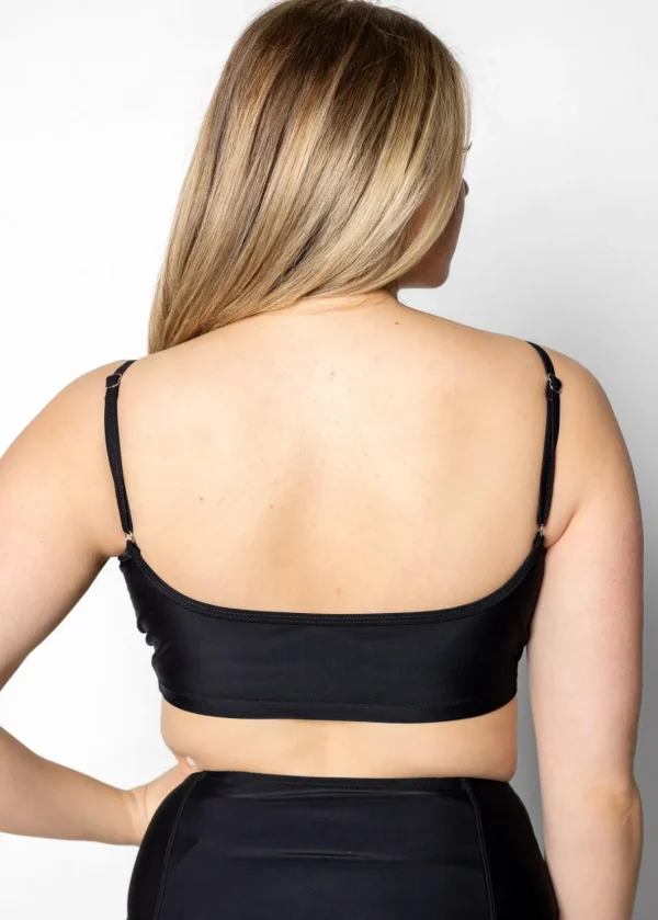 Black | Centered Top