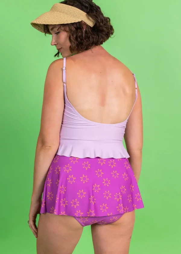 Suns | Who Wears Short Skirts